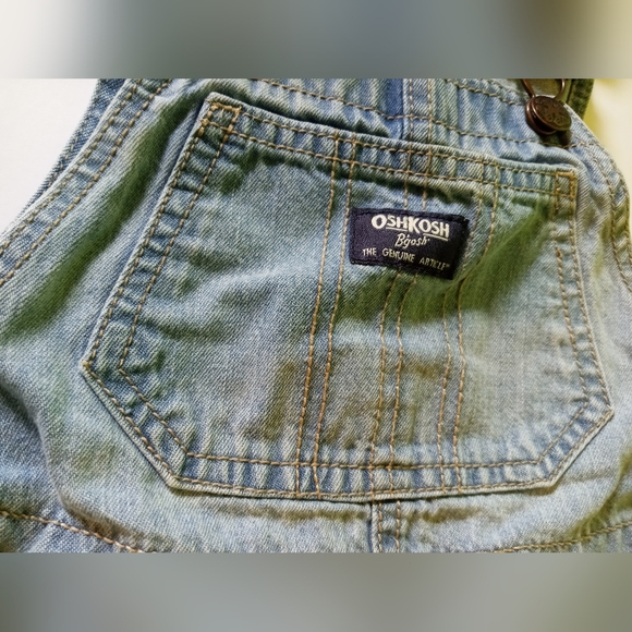 Oshkosh B'Gosh Shortalls 3T - Picture 3 of 8